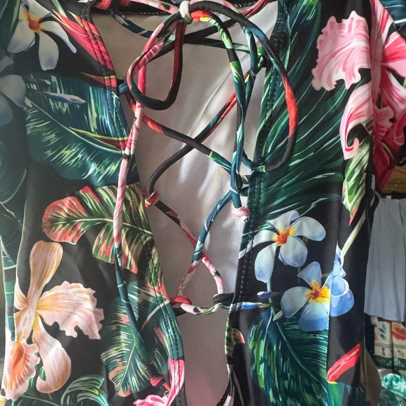 Floral Puff Sleeve Swimsuit - Picture 5 of 9